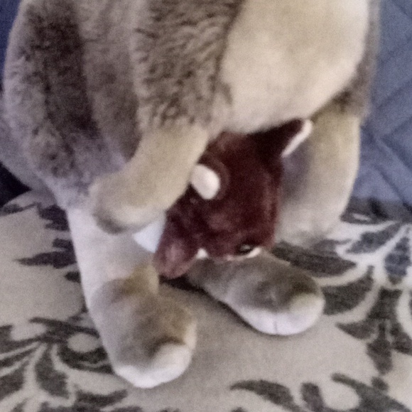 LARGE FAO SCHWARZ Kangaroo 🦘 &  Joey🦘 - Picture 4 of 17